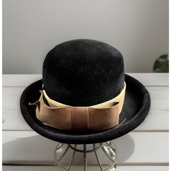 True Vintage‎ 1940s Hat Black Wool Felt Cream Ribbon Bowler Church Elegant Retro - Picture 1 of 16